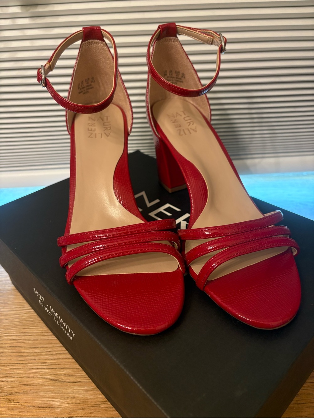 Naturalizer Heidi Red Patent Strappy Block Heel Sandals size 9